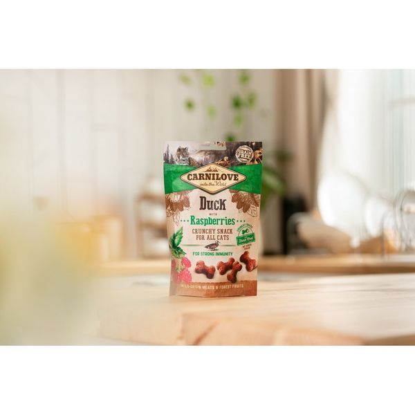 Ласощі для котів Carnilove Cat Crunchy Snack качка, малина, 50 г 100411/7199 фото