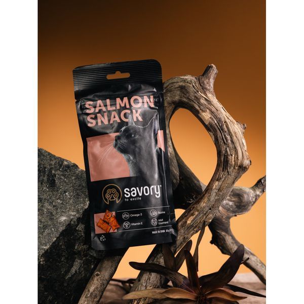 Хрумкі ласощі Savory Cats Snacks Pillows Gourmand with Salmon для дорослих вибагливих котів подушечки з лососем 60 г 31454 фото